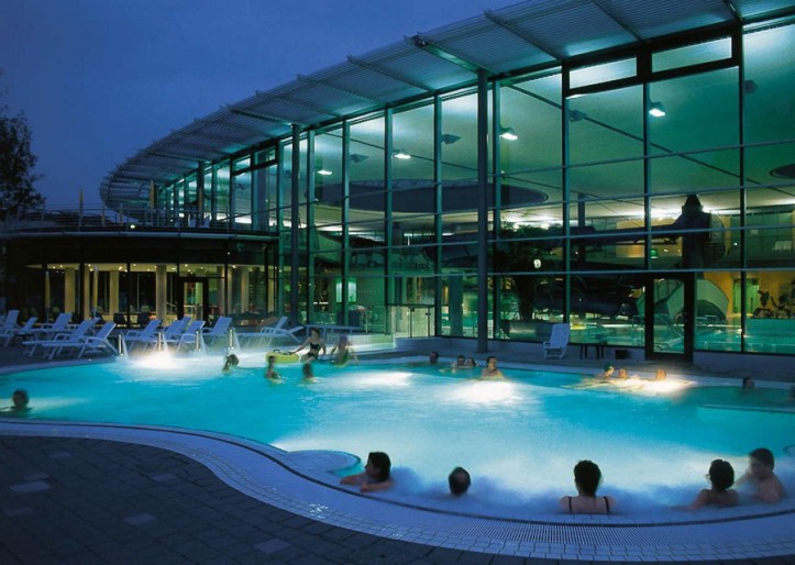 Westbad-Sole-Aussenbecken-Nacht-Foto-Dr-Jan-Kobel